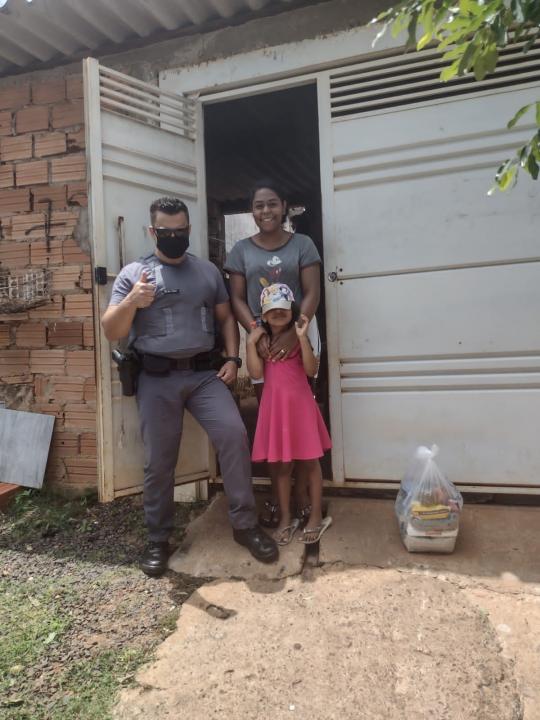 Foto 2 de 31 — Campanha Natal Solidário entrega 250 cestas básicas em Américo Brasiliense
